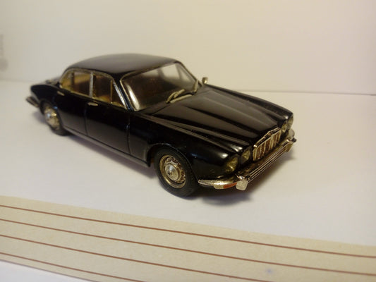AMR02 JAGUAR XJ 12 L