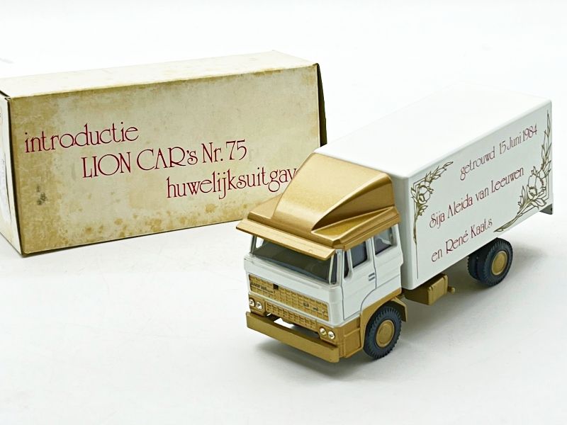 CVABC631 - LION CARS - HUWELIJKSUITGAV