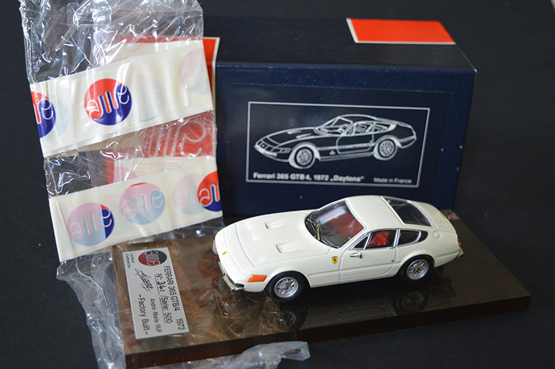 AMR1104 FERRARI 365 GTB4 DAYTONA 1972 white