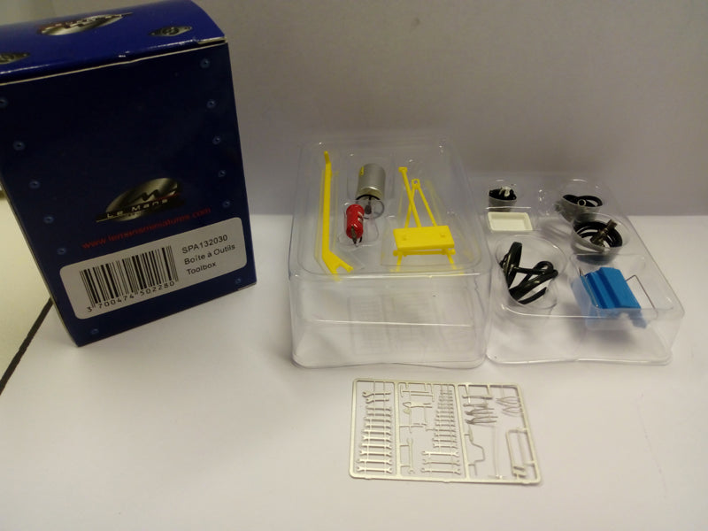 LE MANS MINIATURES LMSPA132030 TOOL SETS AND TOOLING BOX And photoetched tools