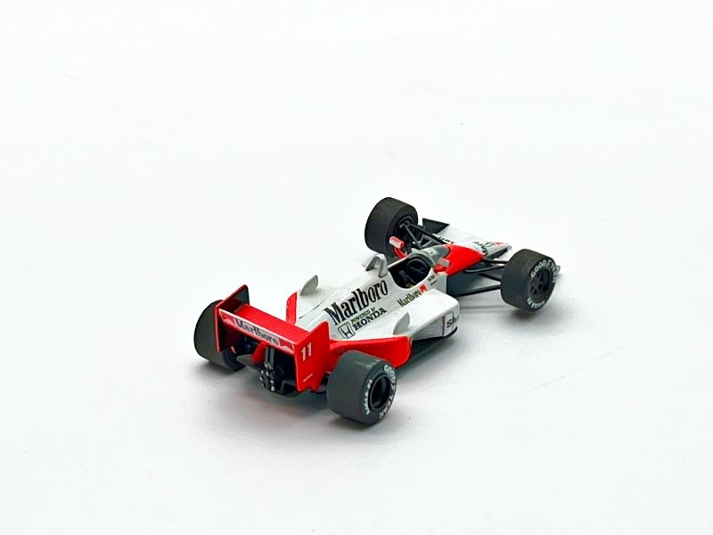 V007 - MCLAREN MP4/4 -MARLBORO - N.11