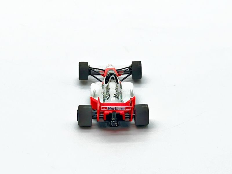 V007 - MCLAREN MP4/4 -MARLBORO - N.11