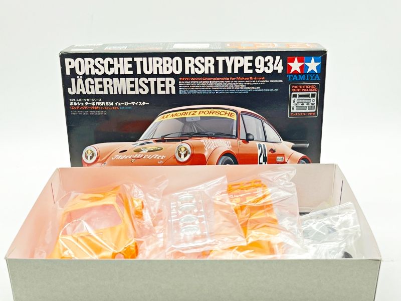 TAMIYA - TA24328 - PORSCHE TURBO RSR TYPE 934 JAGERMEISTER