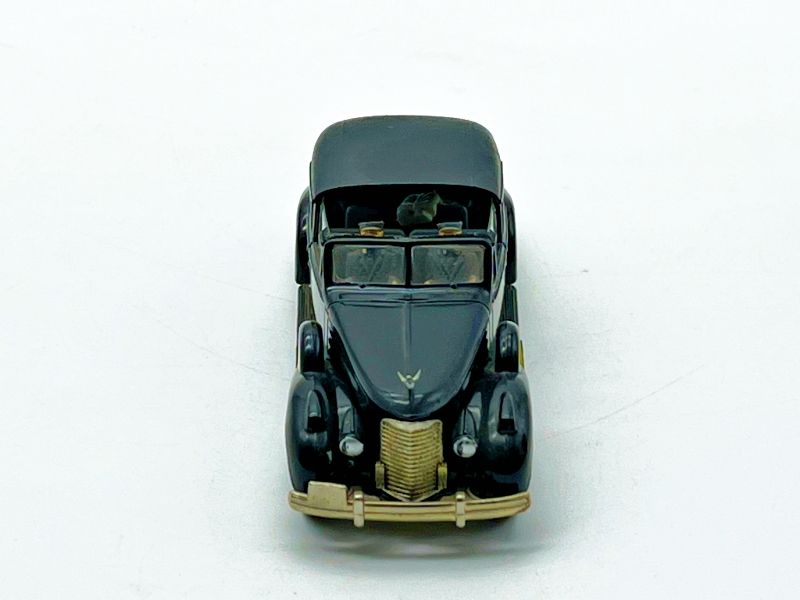 V101 - CADILLAC V8 LANDAU NERO PAPA PIO XII CON FIGURINI