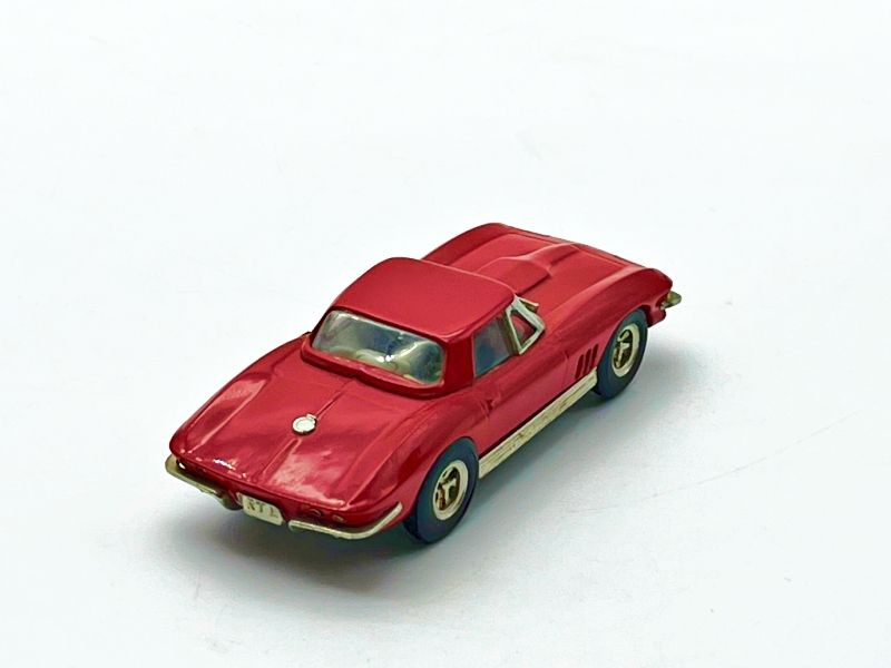 V061 - CHEVROLET CORVETTE STING RAY HARD TOP