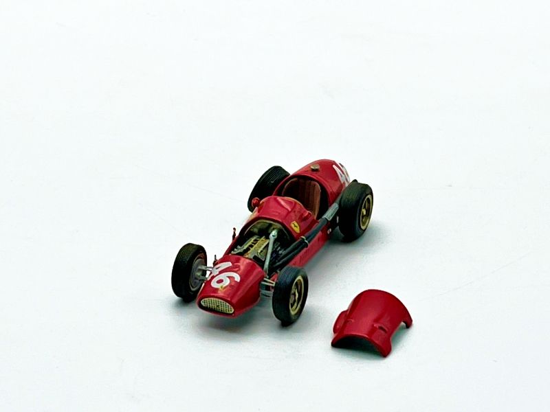 V072 - FERRARI F2 N.46 - COFANO APRIBILE
