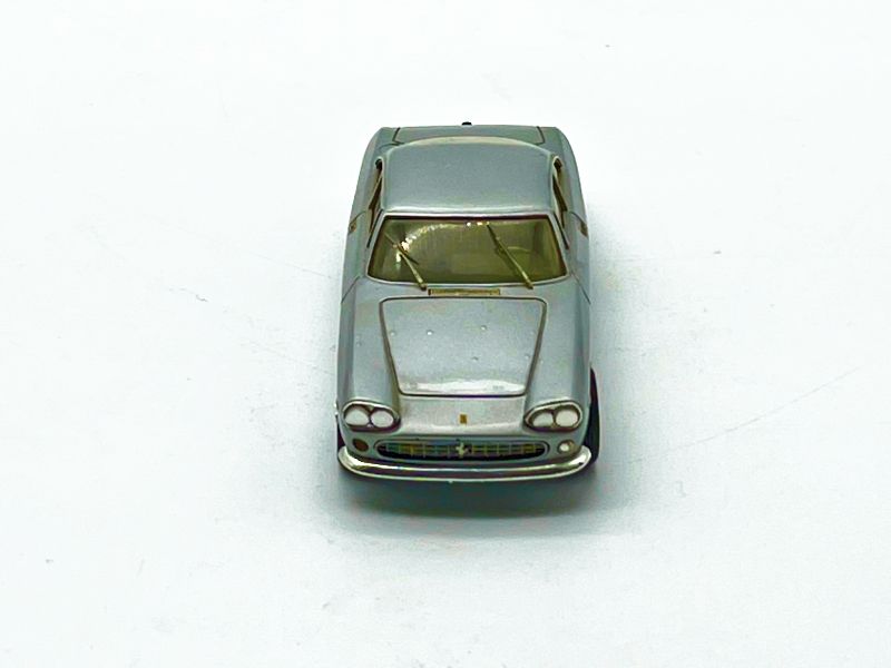 V075 - FERRARI 330 GT DOPPI FARI
