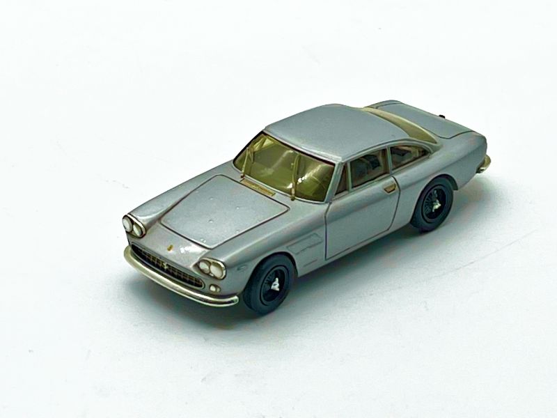 V075 - FERRARI 330 GT DOPPI FARI