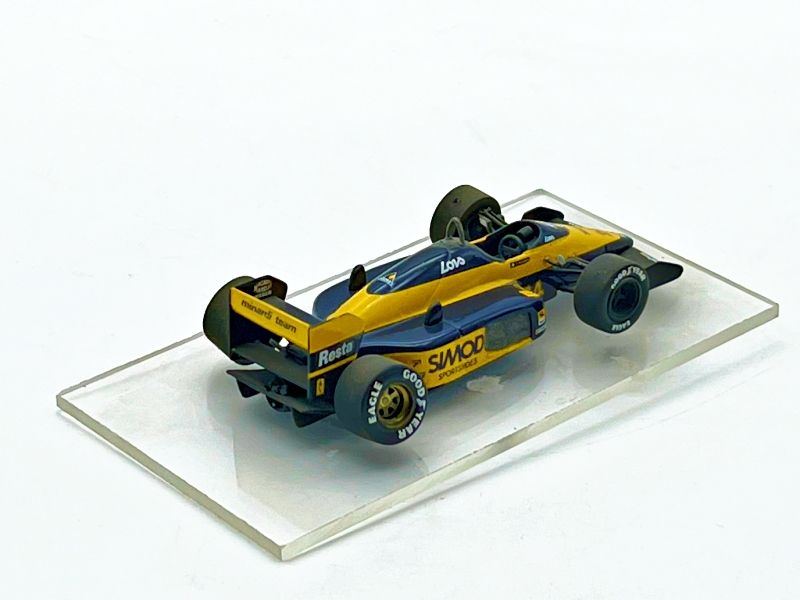 V097 - MINARDI N.24 CON BASETTA PLEXI