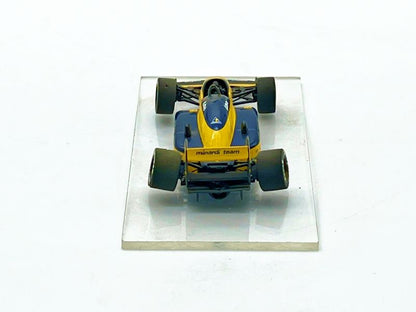 V097 - MINARDI N.24 CON BASETTA PLEXI