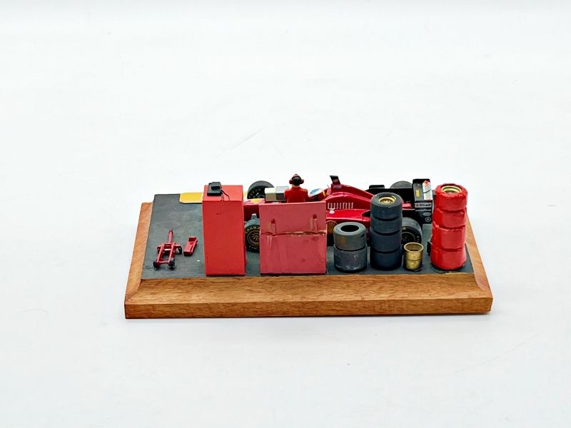 CVABC542 - EUROMODELLISMO - DIORAMA FERRARI F1 SCHUMACHER