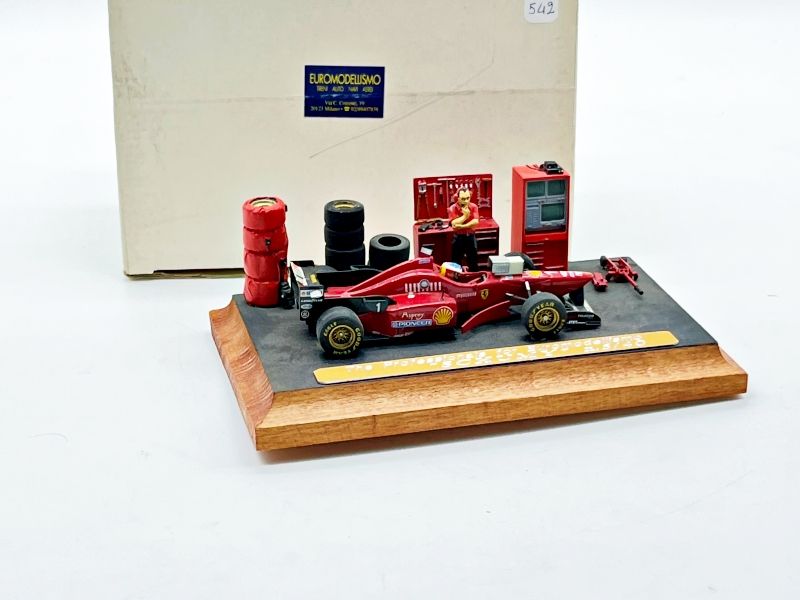 CVABC542 - EUROMODELLISMO - DIORAMA FERRARI F1 SCHUMACHER