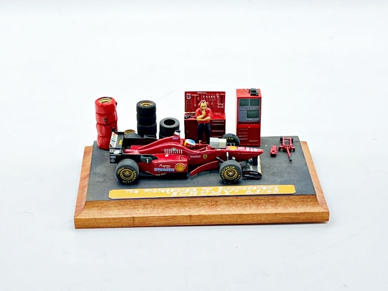 CVABC542 - EUROMODELLISMO - DIORAMA FERRARI F1 SCHUMACHER
